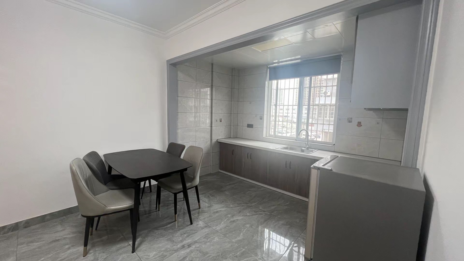 直港巷新村 随时看房·