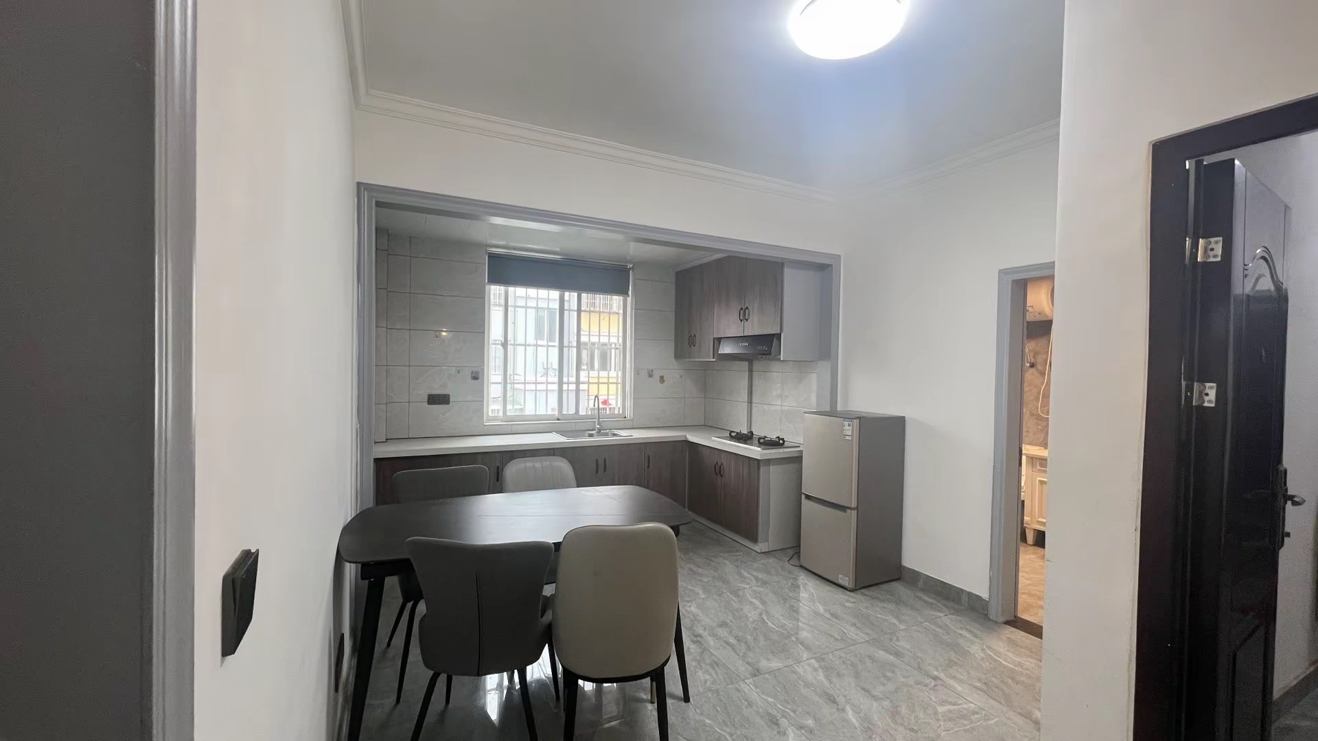 直港巷新村 随时看房·