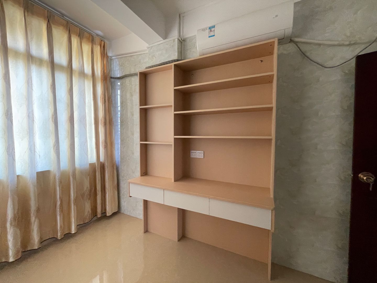 逸仙路贵姐住房 随时看房·