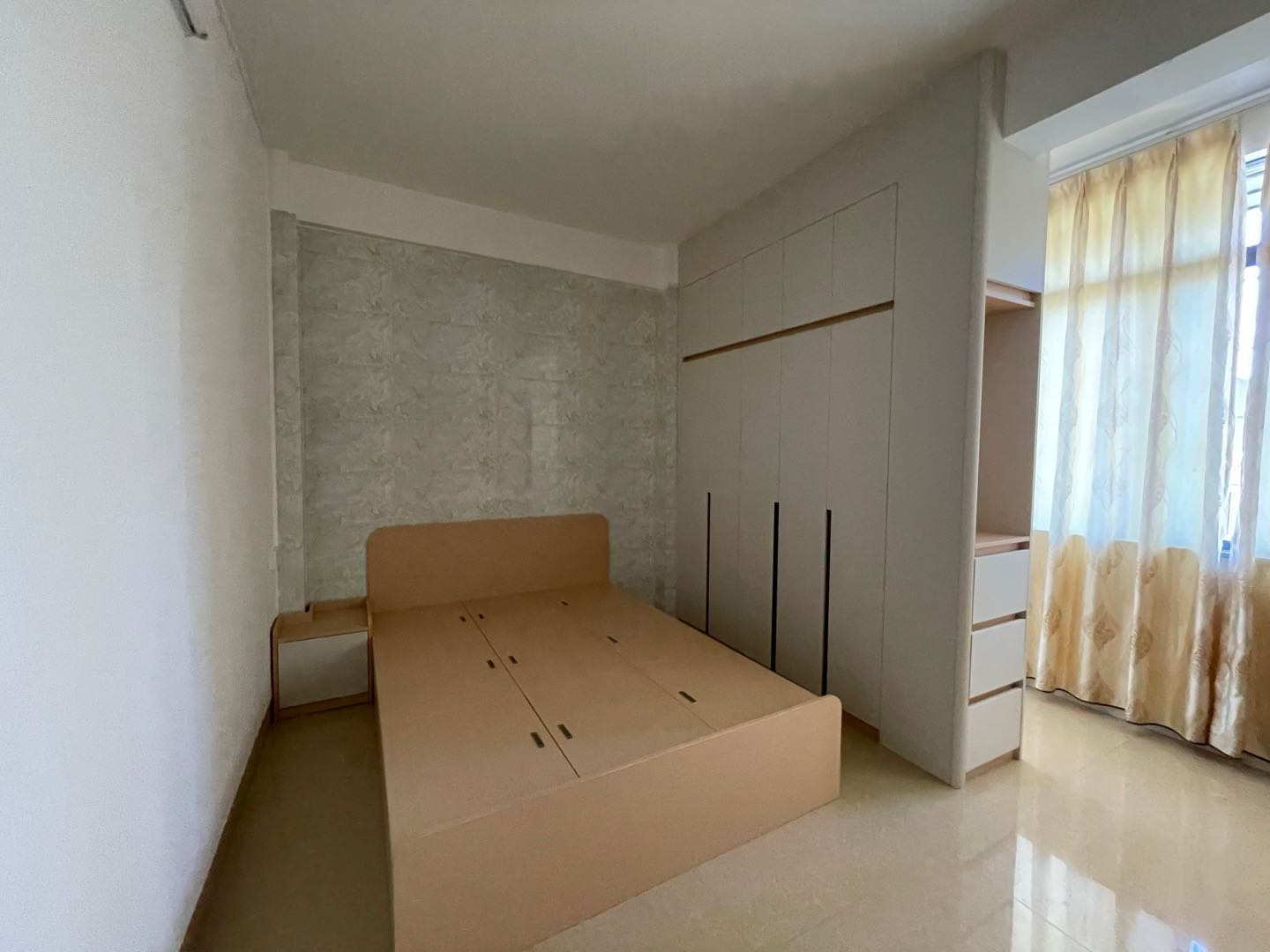 逸仙路贵姐住房 随时看房·