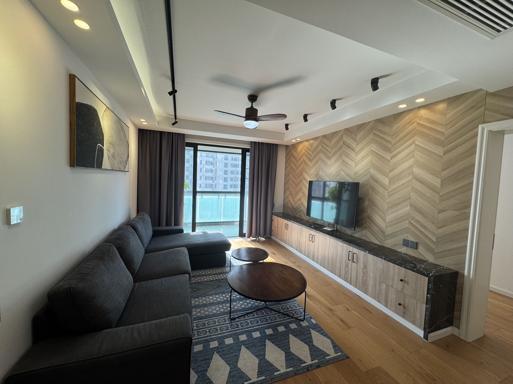 亚都商务楼 2居室 15000元/月