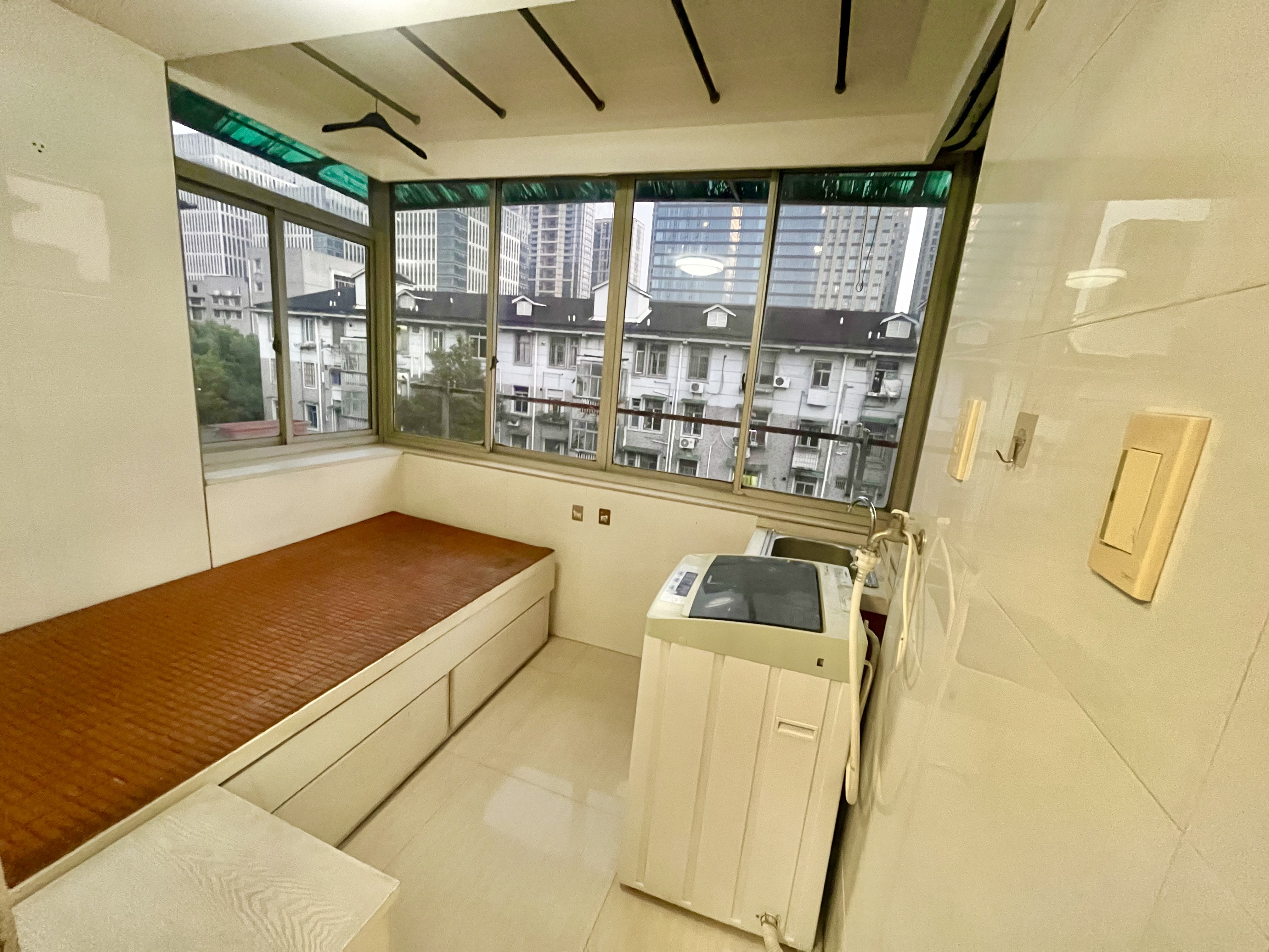 闸弄口新村 随时看房·