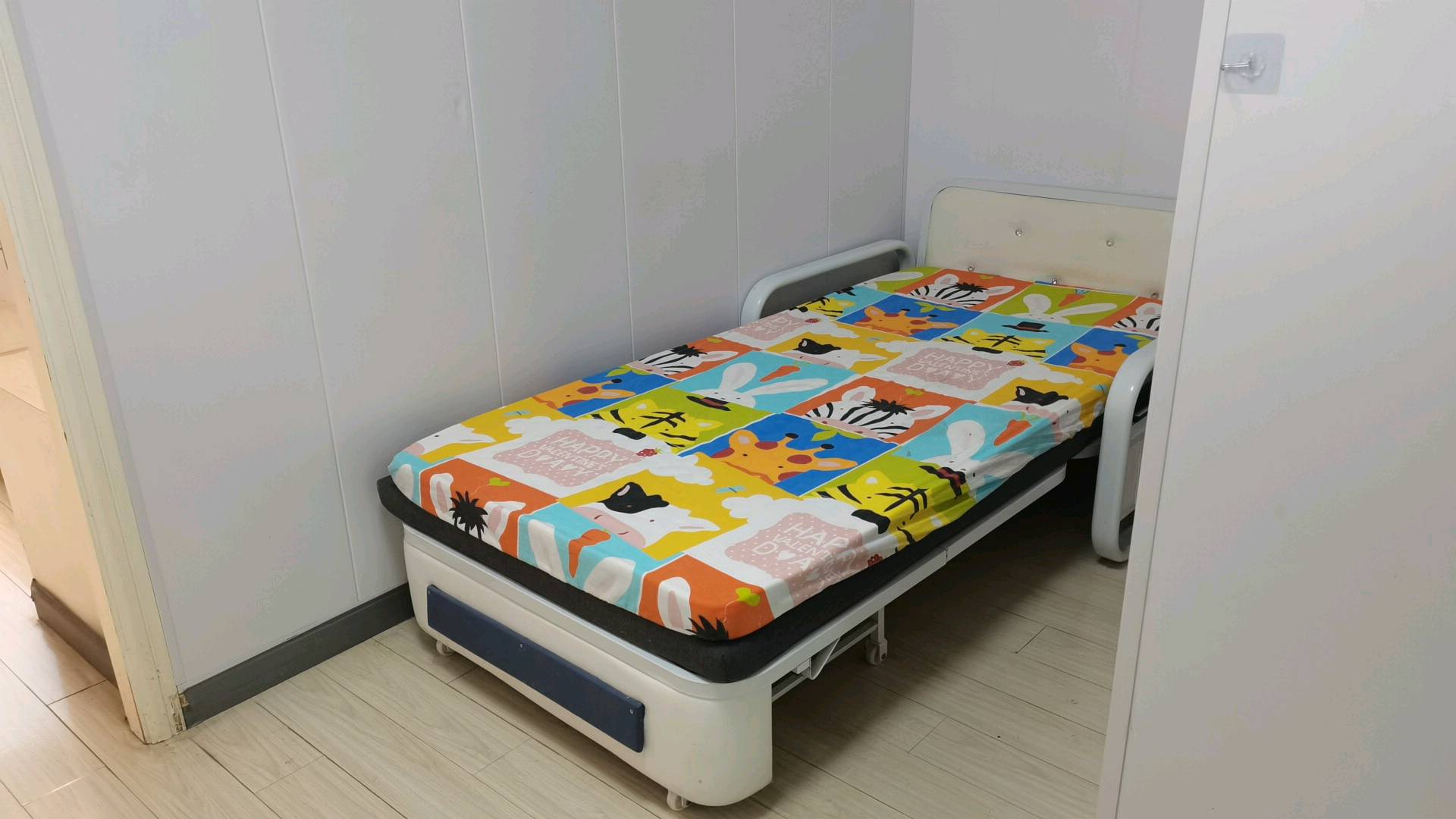 青云路650弄12号601室）