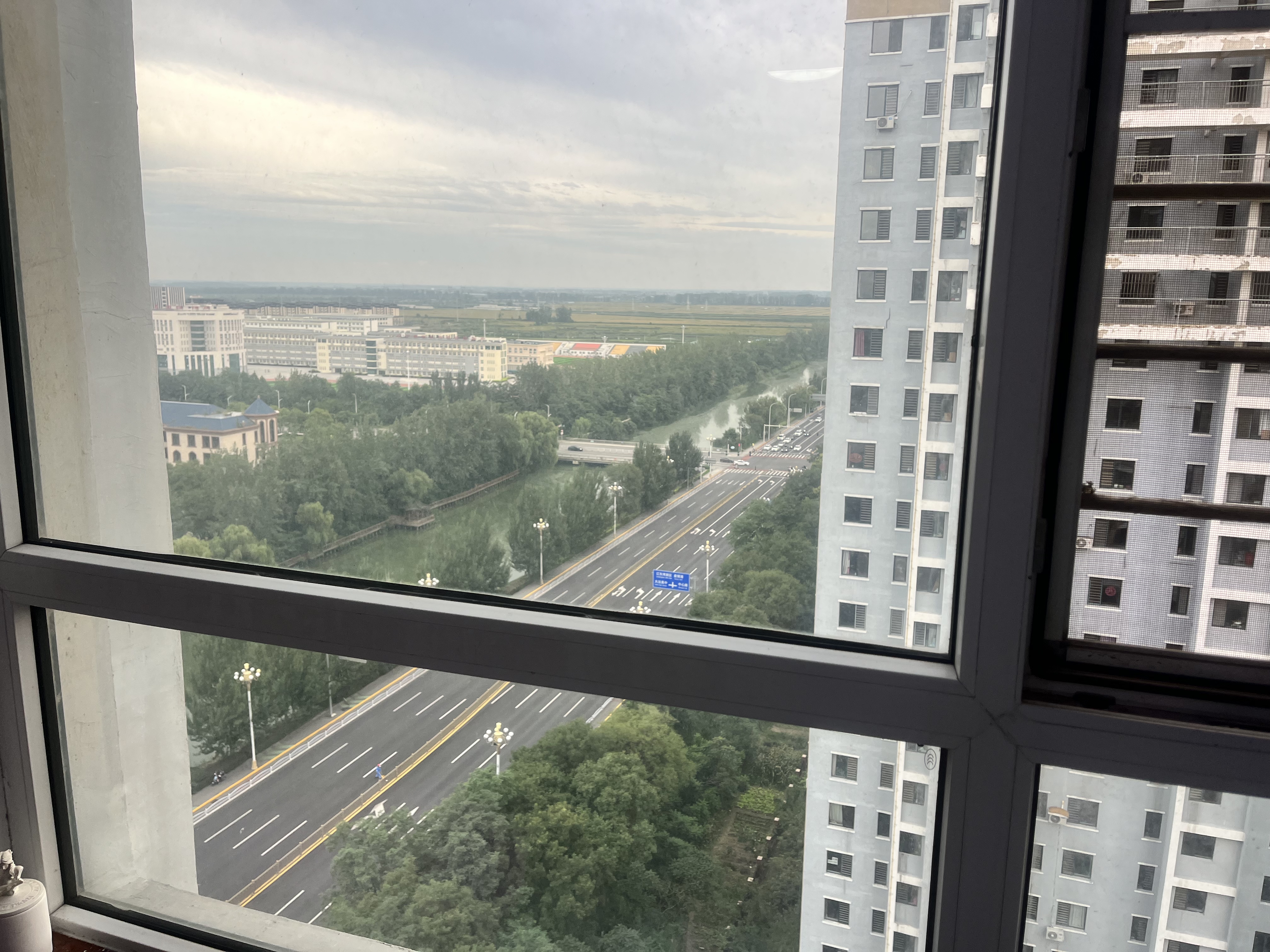 湖岸丽景 随时看房·