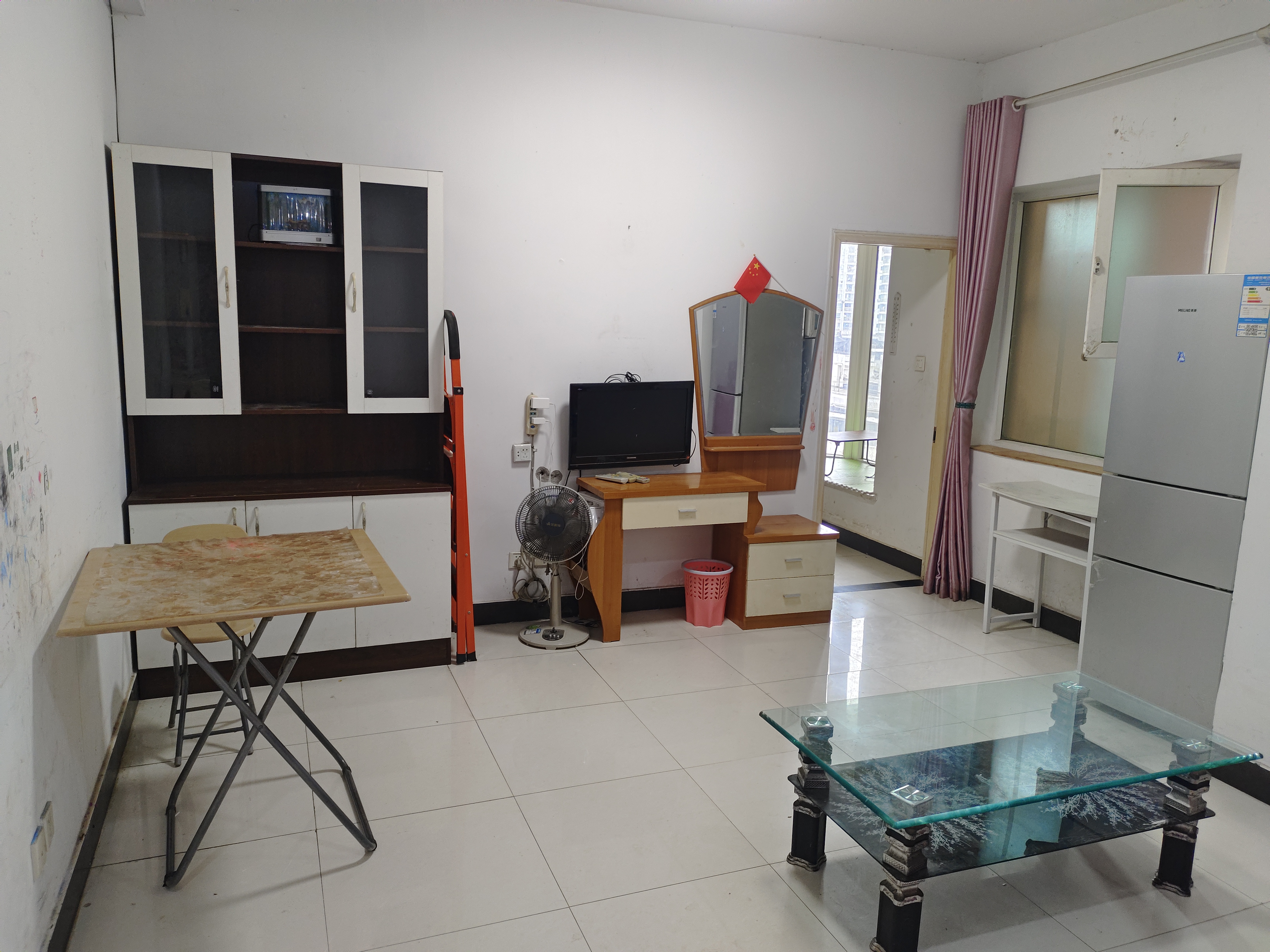 世纪皇冠 2居室 2000元/月