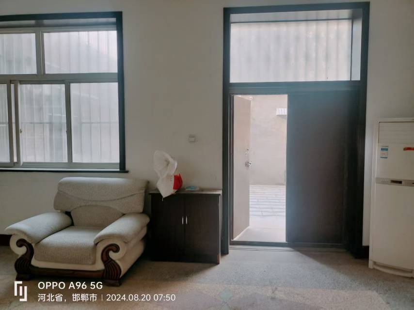 春光小区南门路西 随时看房·