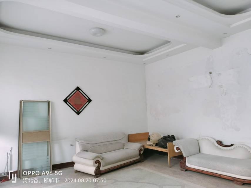 春光小区南门路西 5居室 700元/月