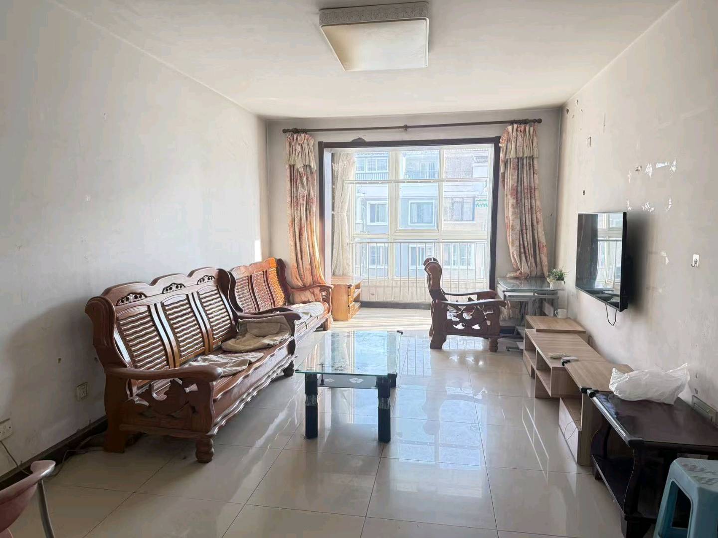 环湖小镇 2居室 2200元/月