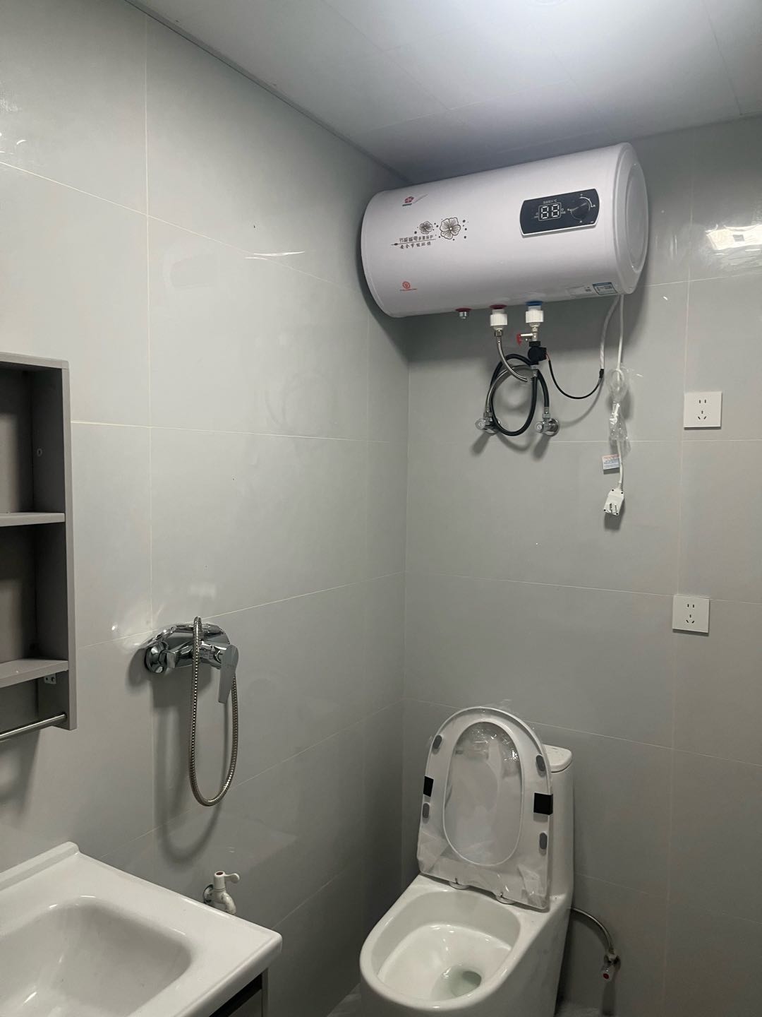 西塔一路242幢8号 随时看房·