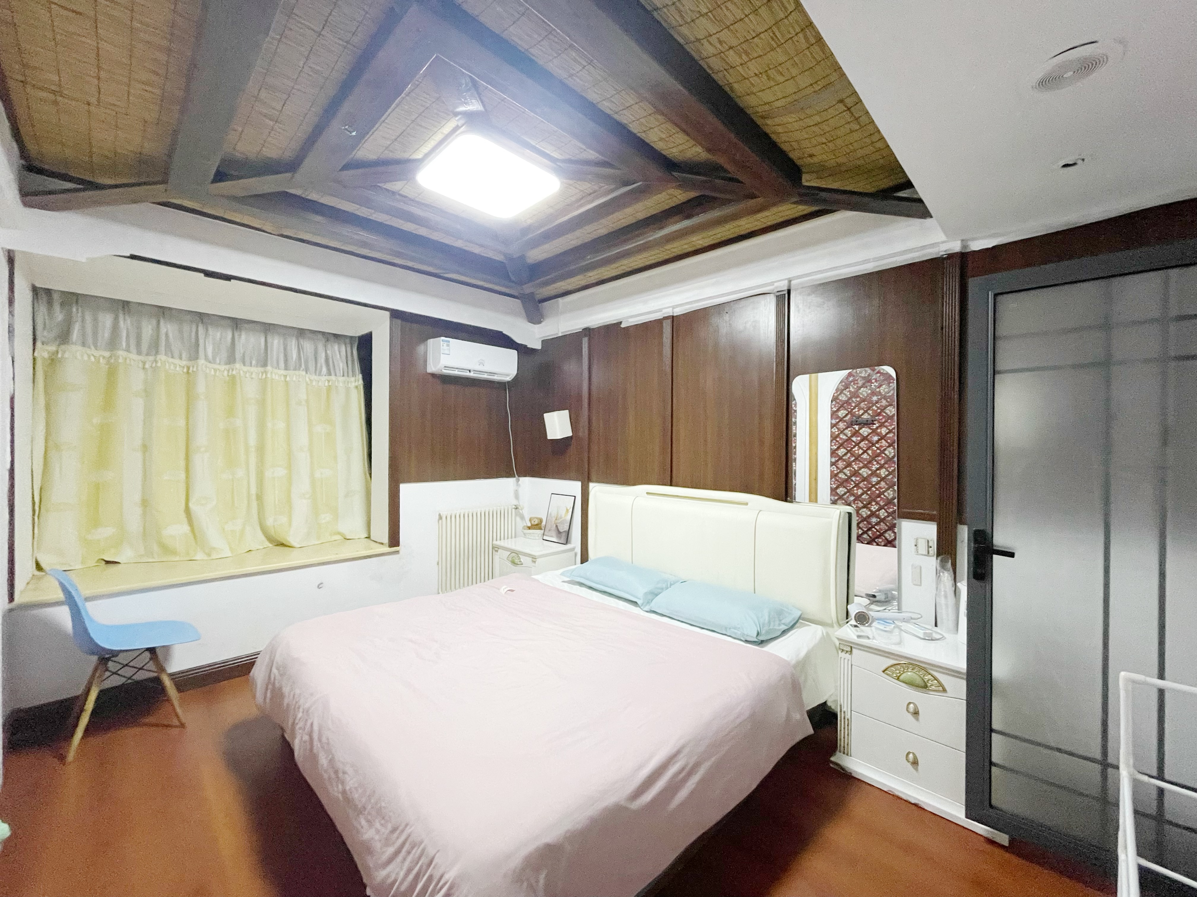 新贵都2期 5居室 1500元/月