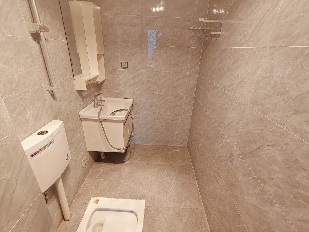 中德英伦城邦l区 随时看房·