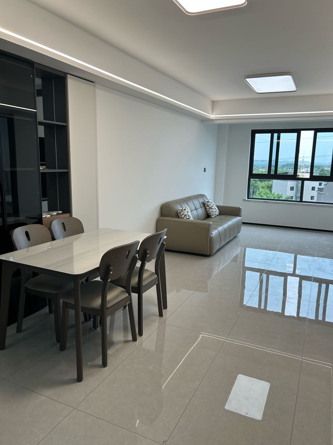 兰花名邸 3居室 2500元/月