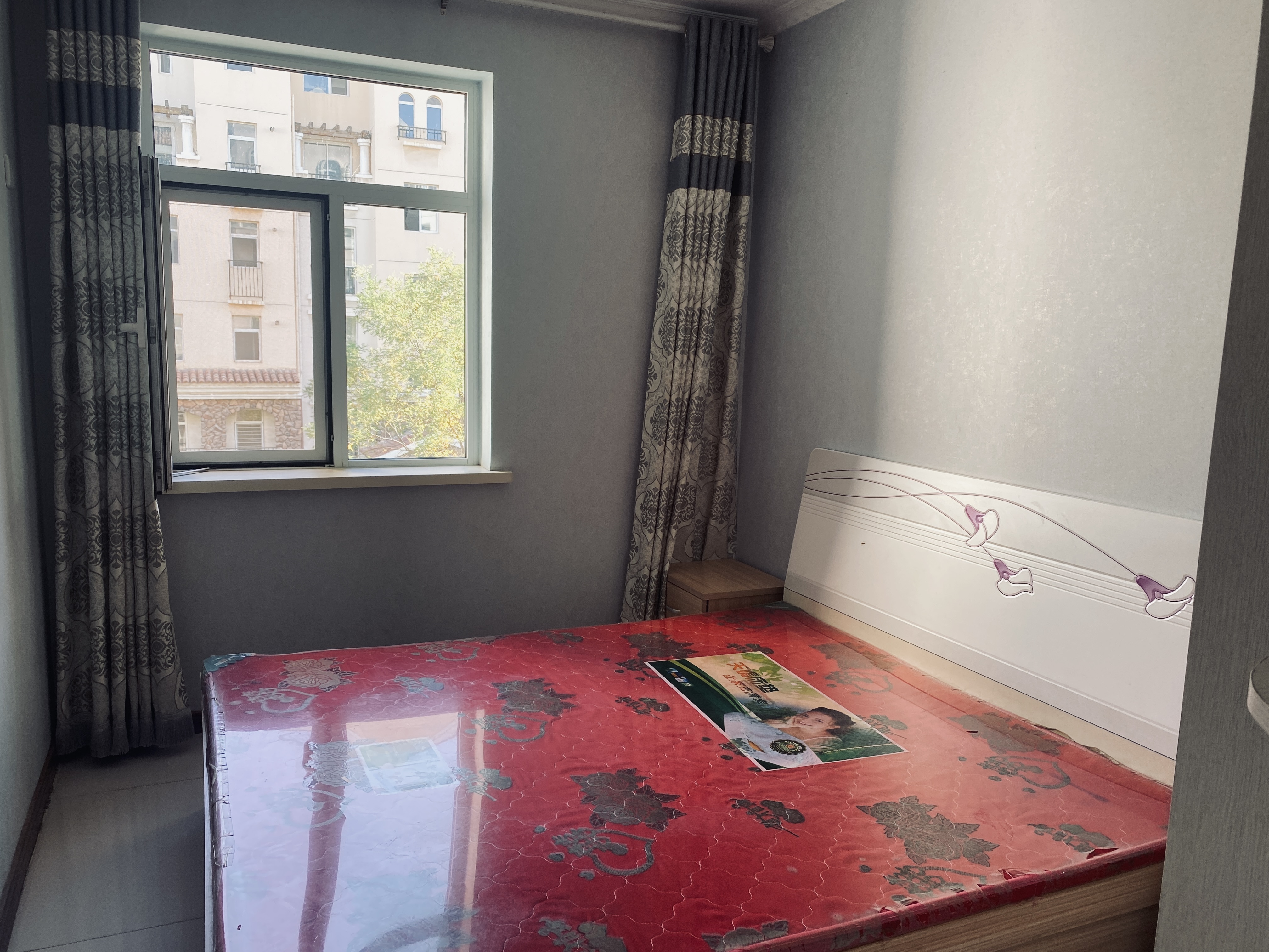 奥林匹克花园B区 随时看房·