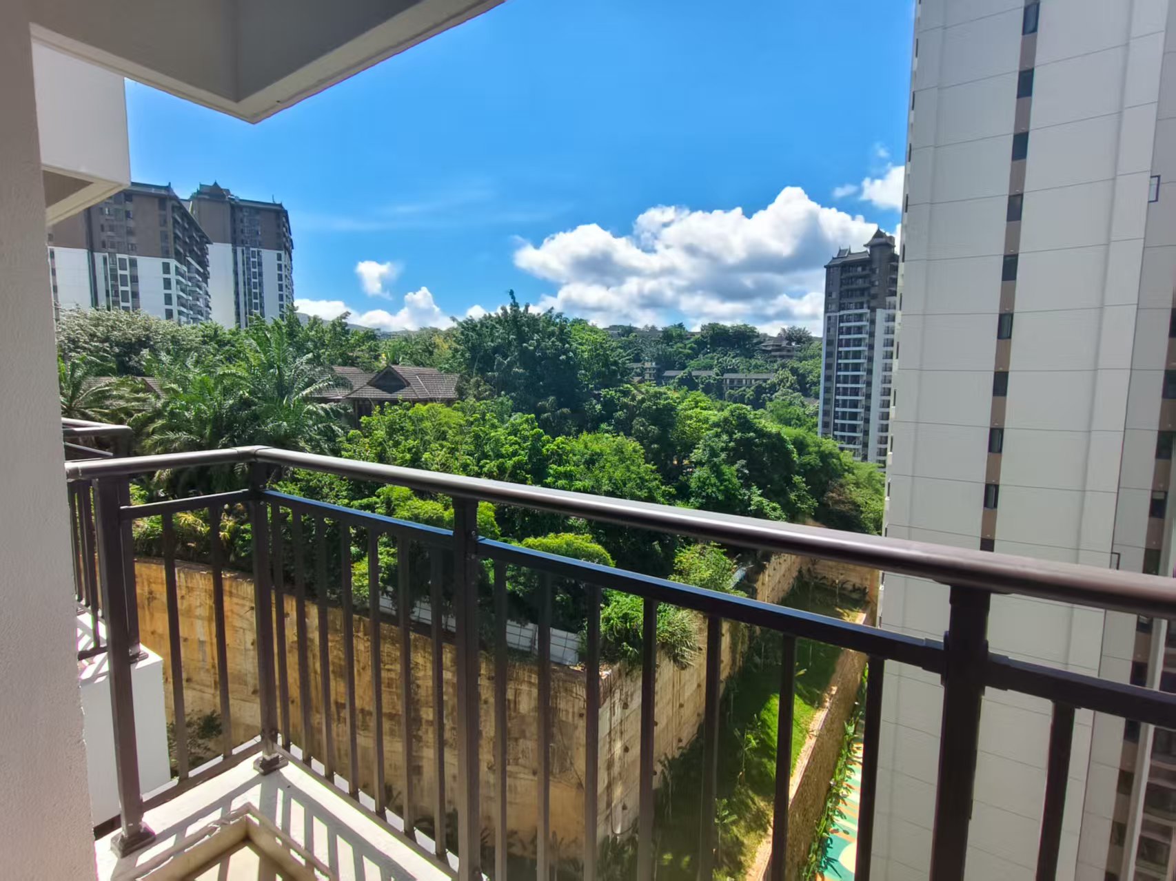 保利雨林澜山 随时看房·