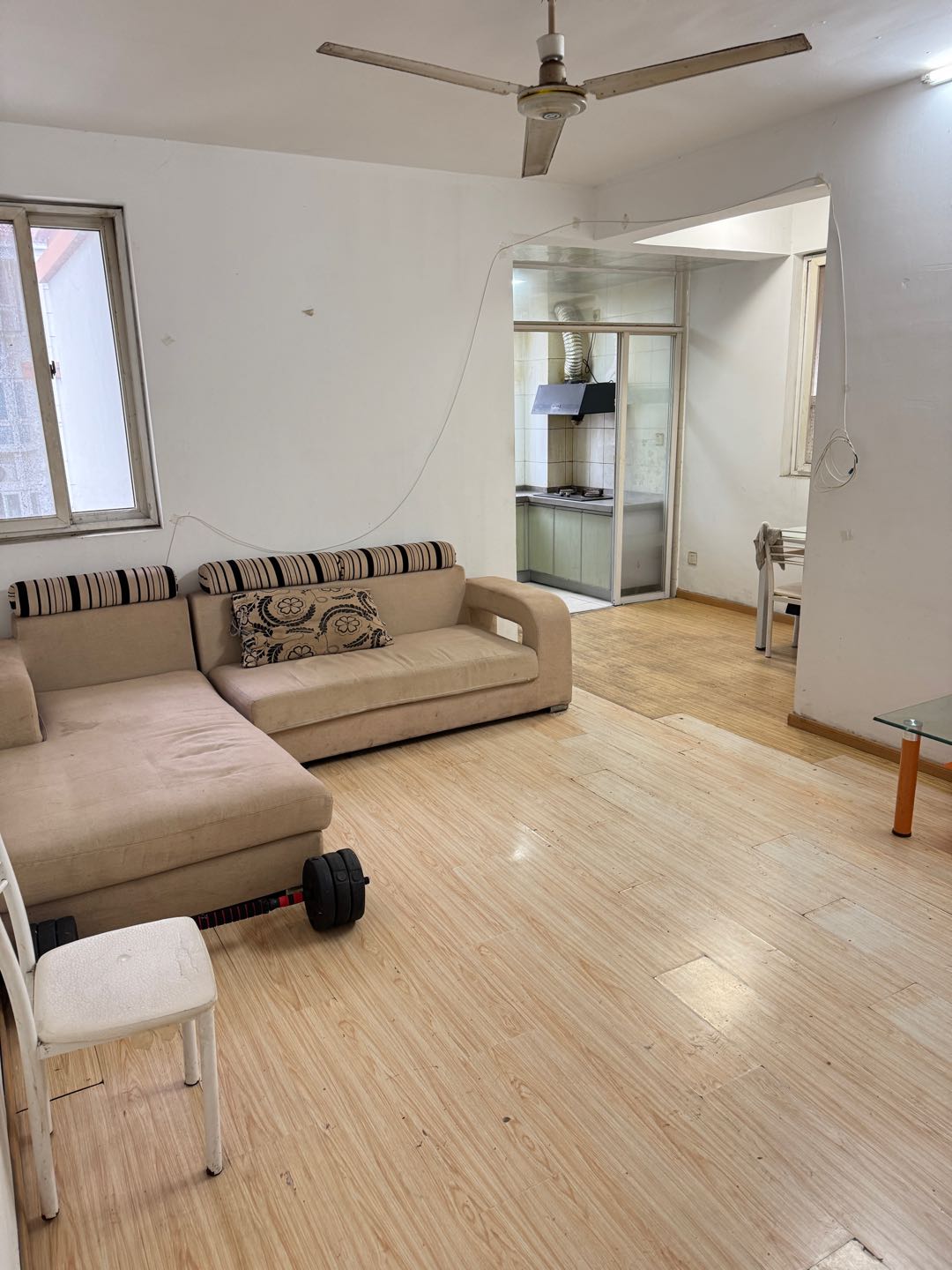 成山公寓 3居室 2000元/月