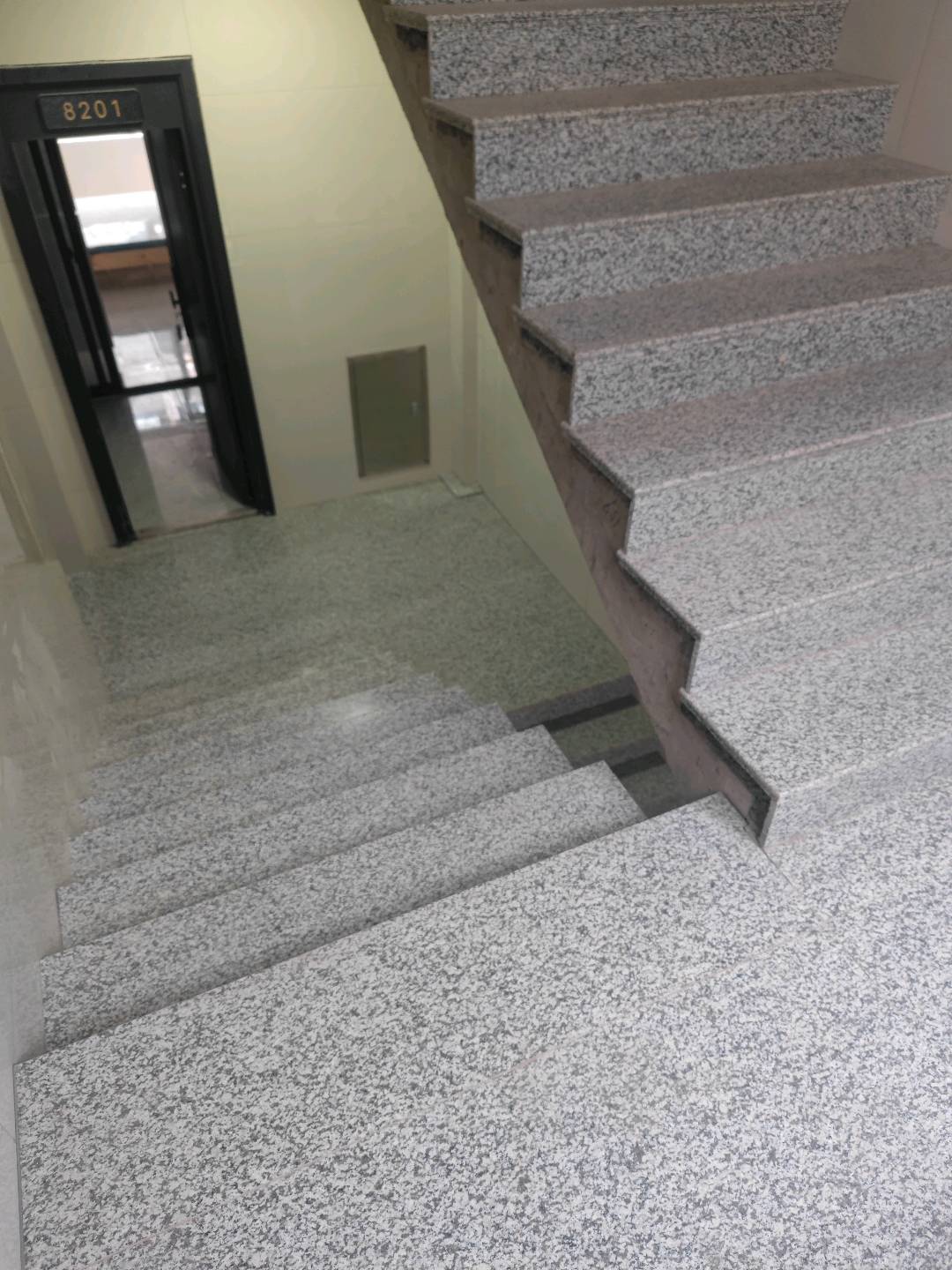 起鸣新村C区19栋一单元 随时看房·