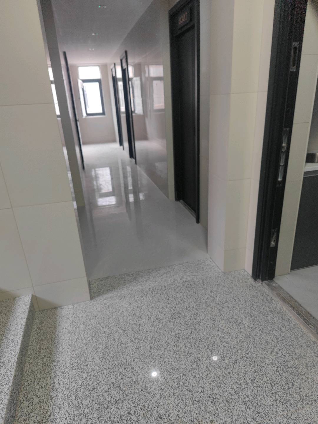 起鸣新村C区19栋一单元 随时看房·