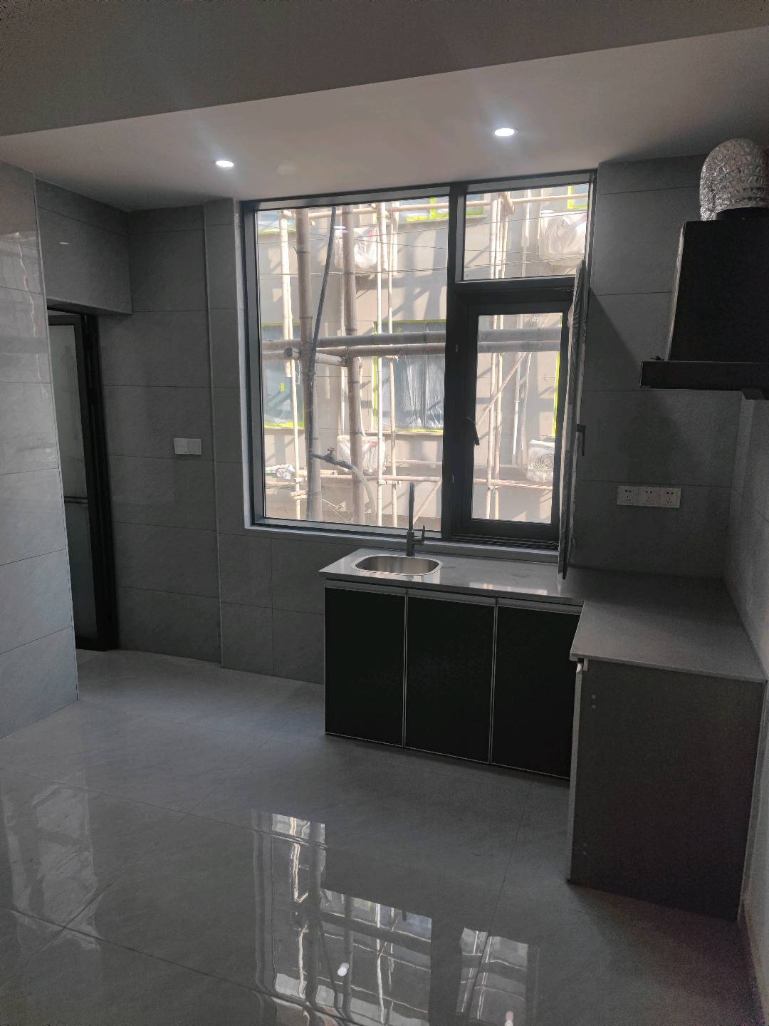 起鸣新村C区19栋一单元 随时看房·