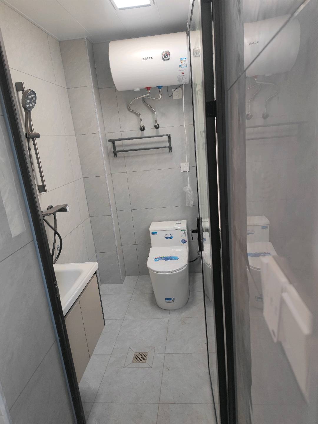 起鸣新村C区19栋一单元 随时看房·