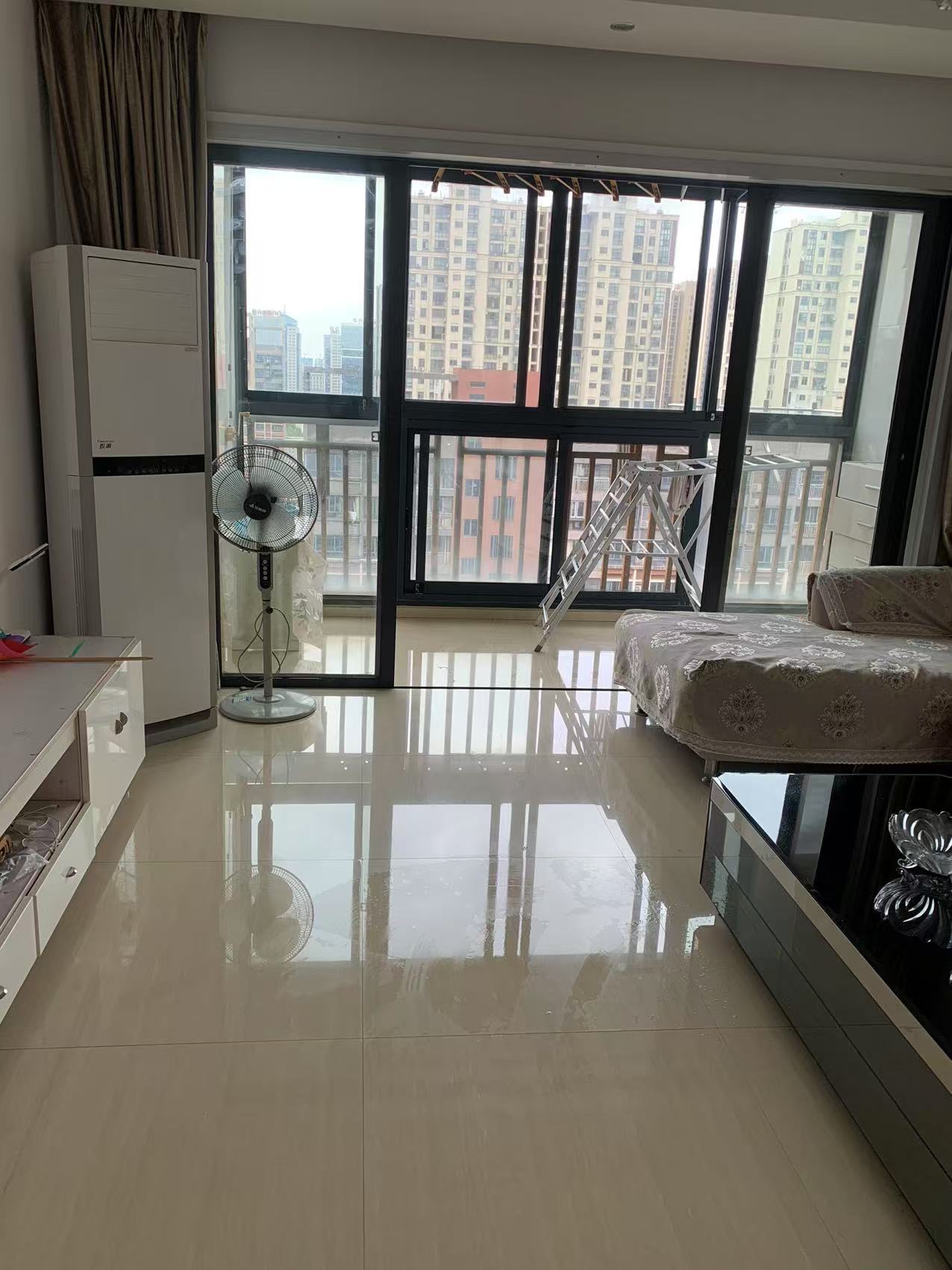 荟萃中央 随时看房·