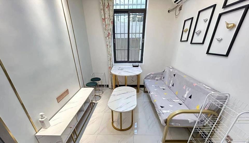 东风东路大院 2居室 3800元/月