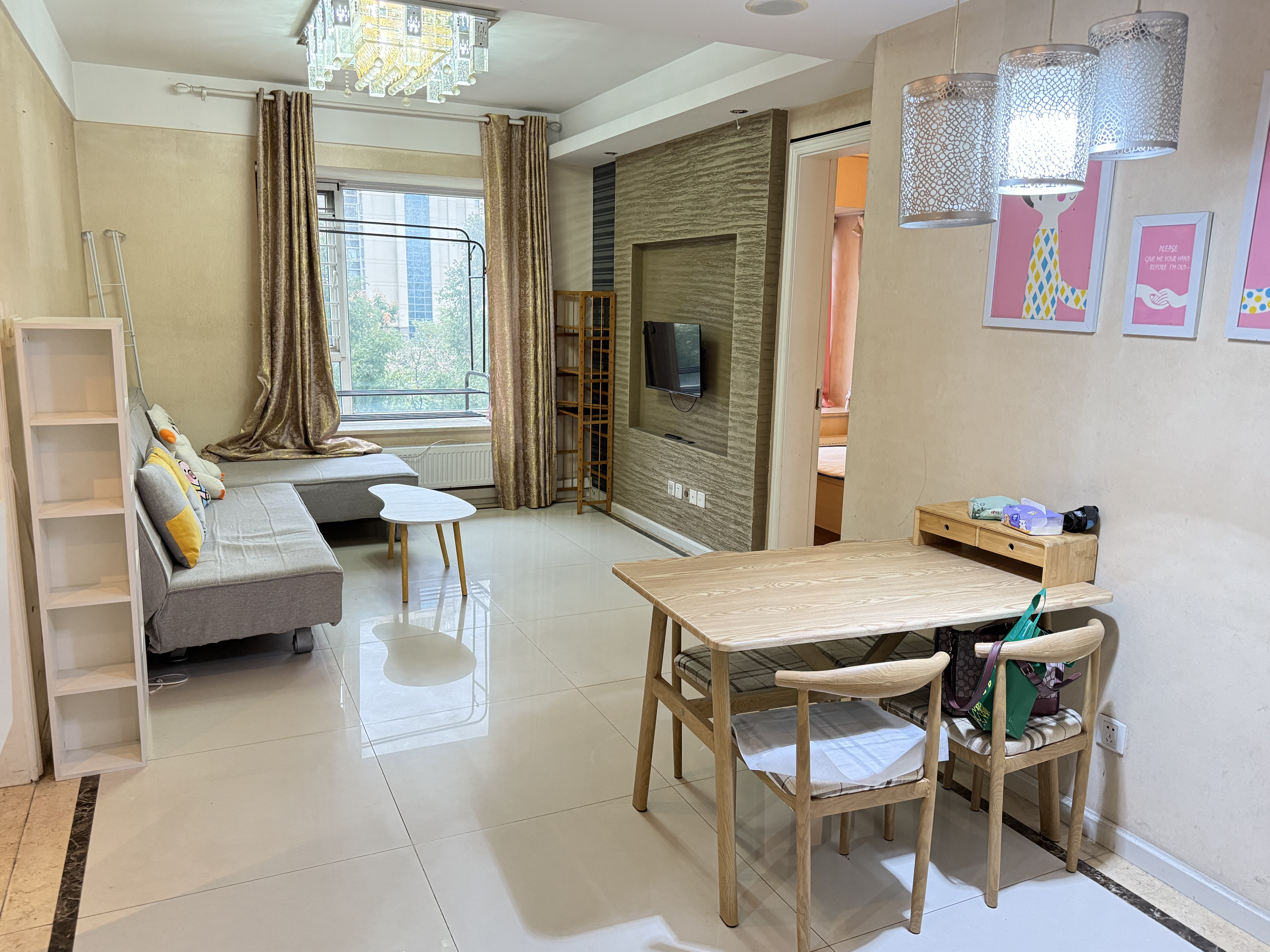 蓝光SOFA 2居室 2600元/月