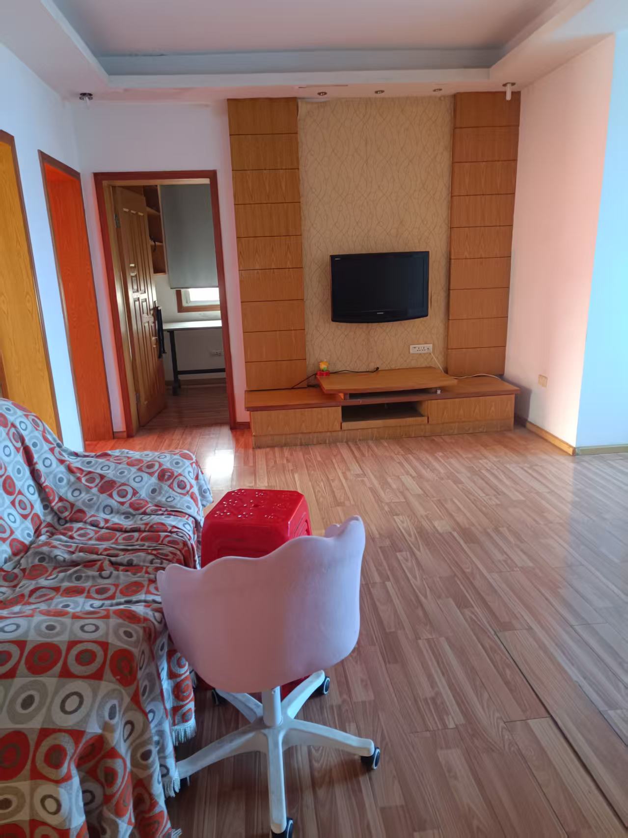 新北路老商业学校 3居室 1200元/月