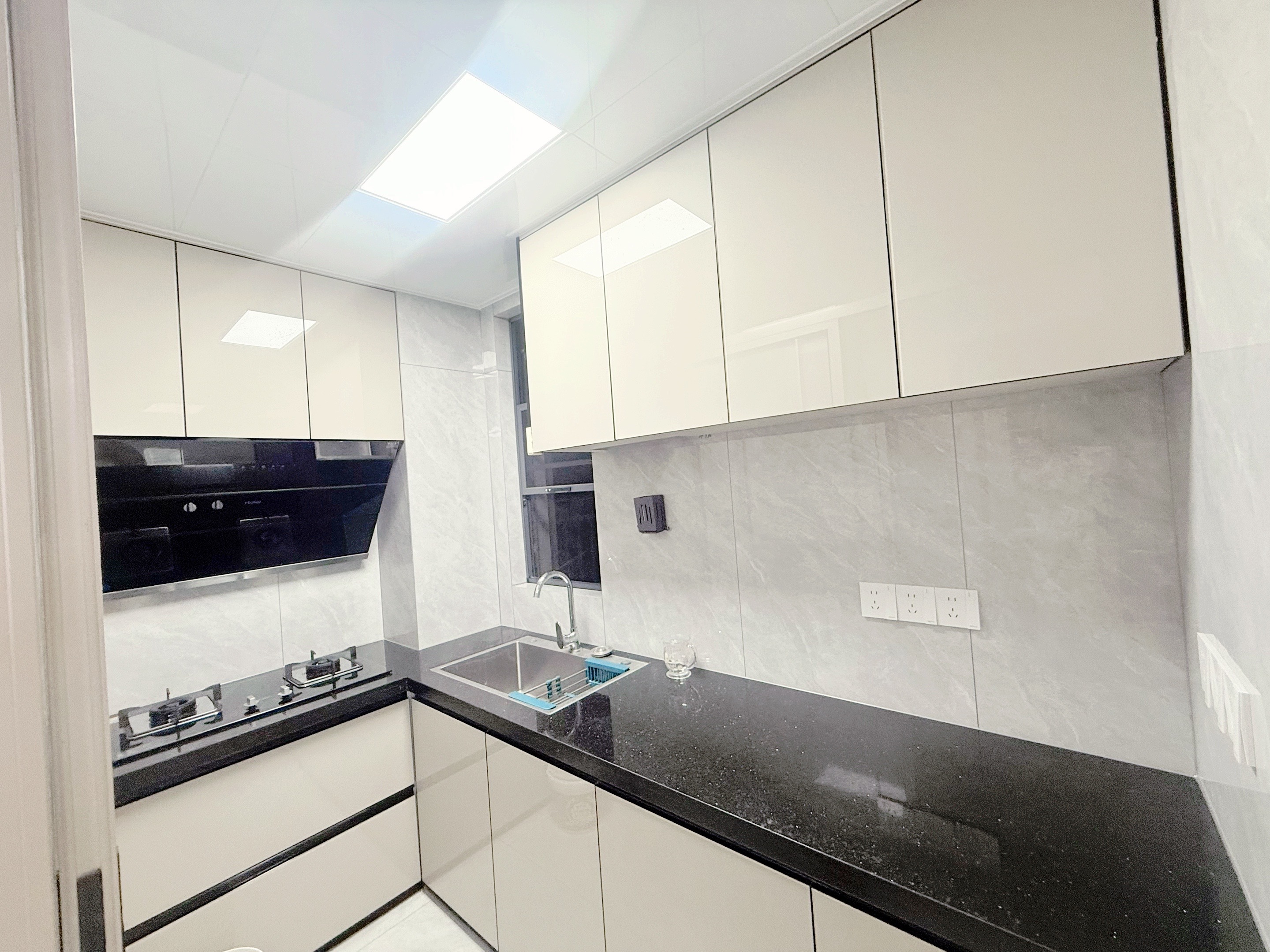 瑞岳华庭 随时看房·