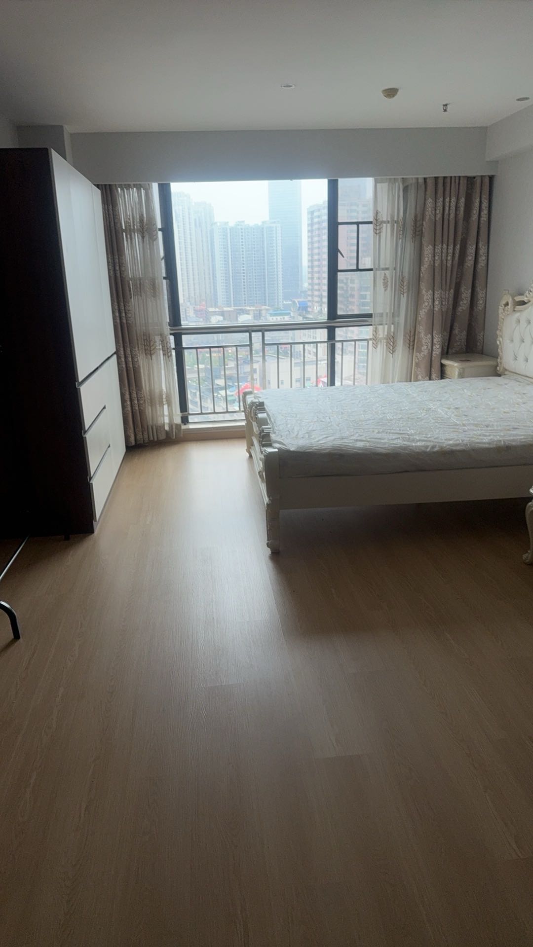 五一钻界 1居室 2000元/月