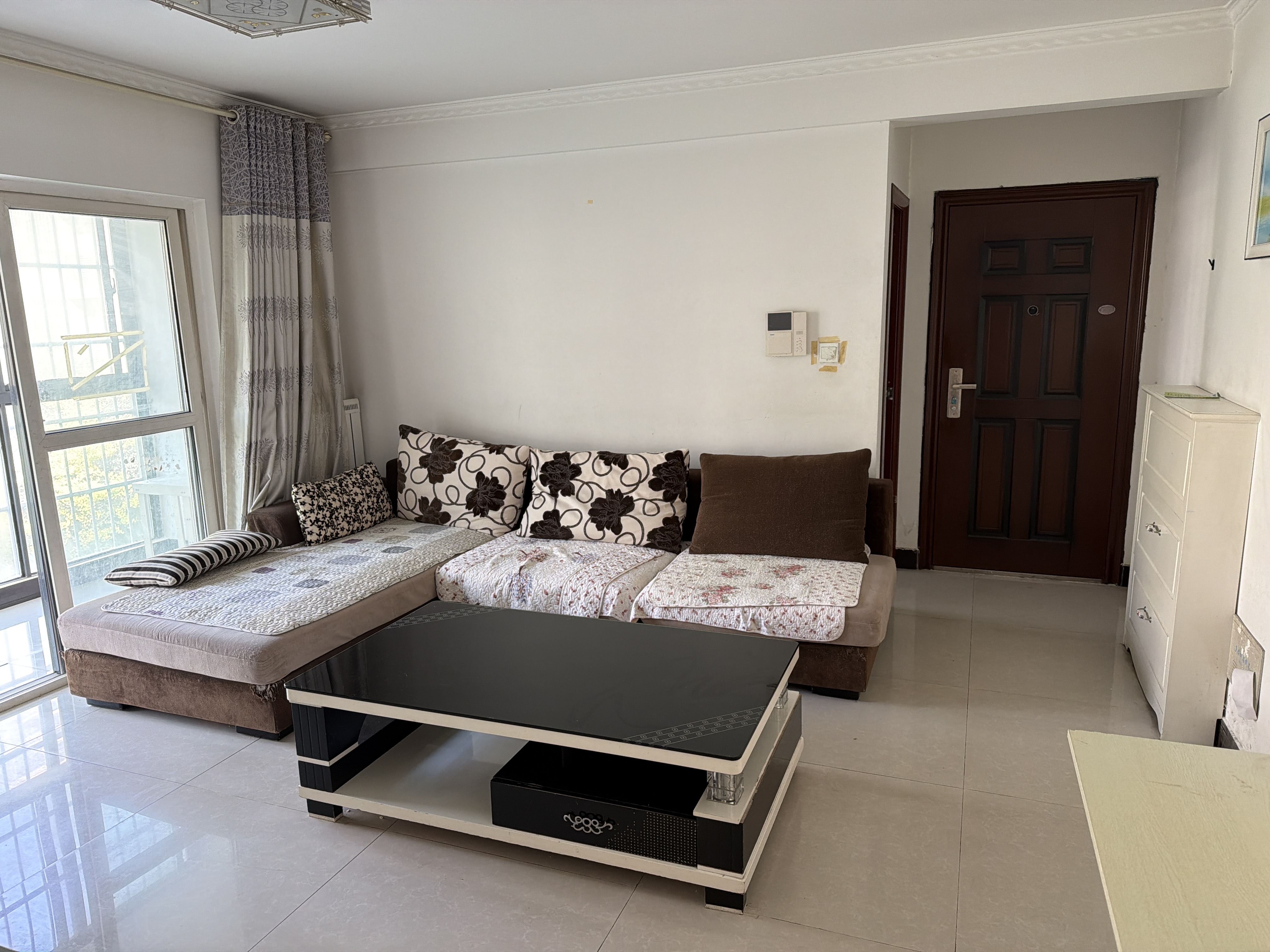 科技四路鸿基新城礼园 2居室 1700元/月