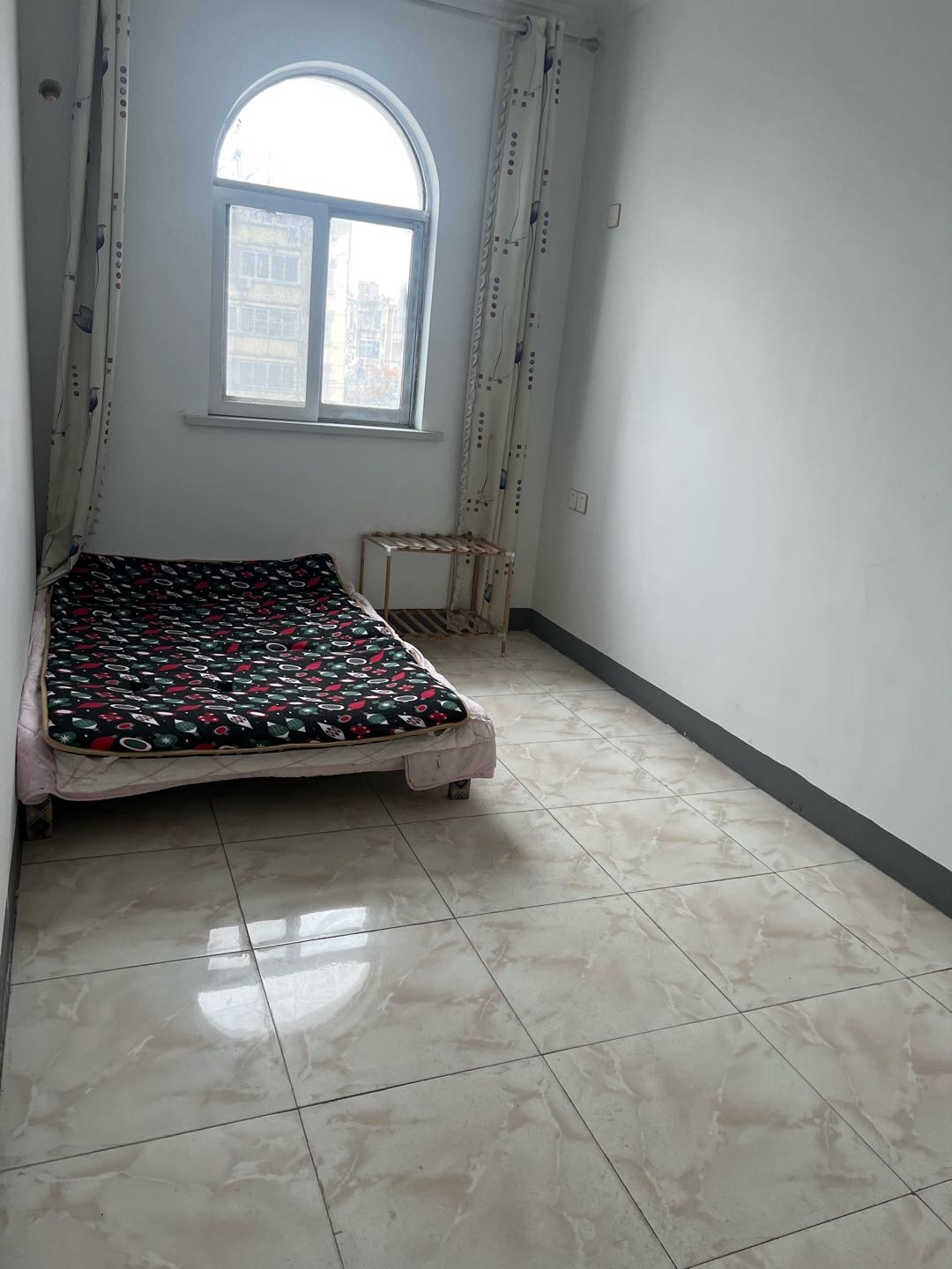 乡体委大院 随时看房·