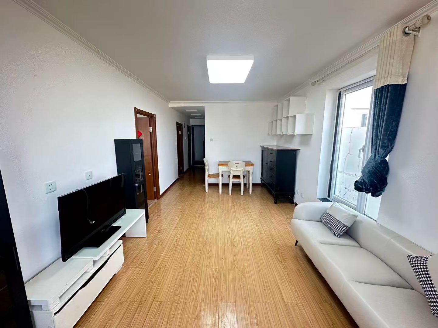 芳城园一区 2居室 5900元/月