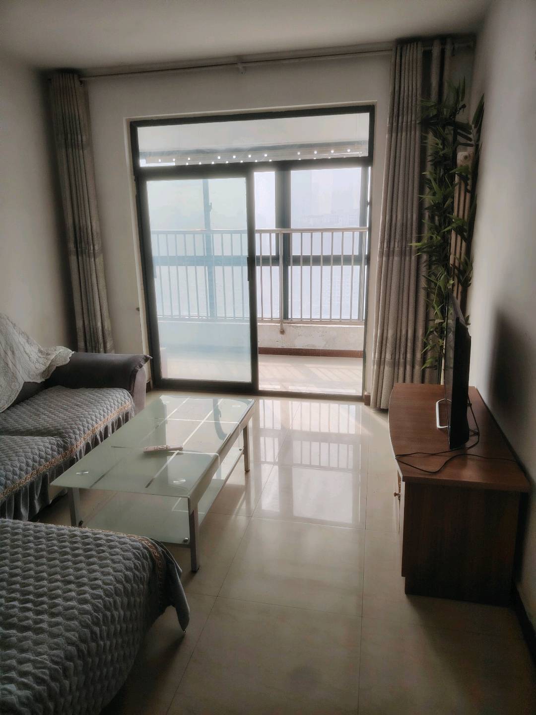 祭城小区 2居室 2200元/月