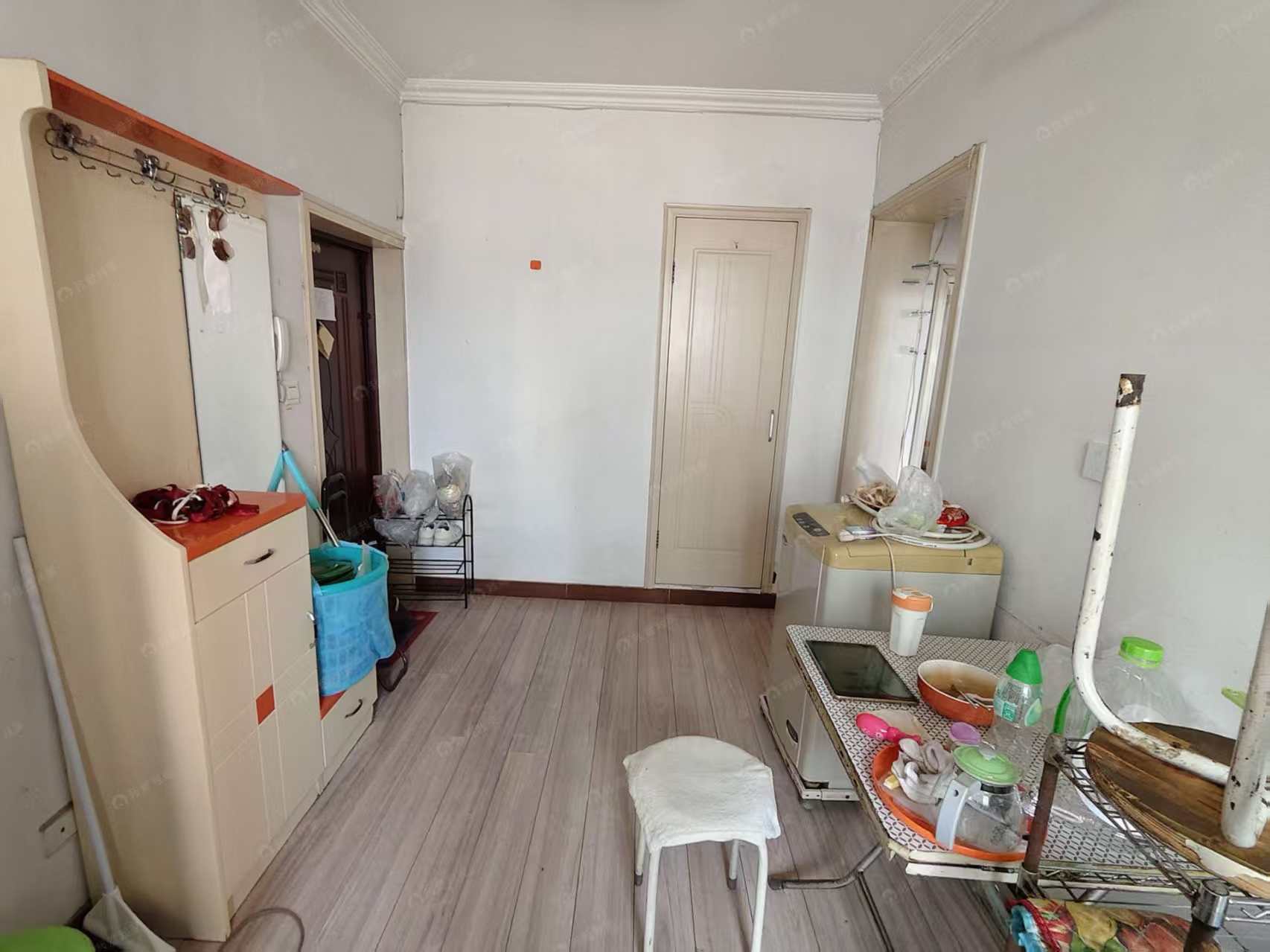 北京新仓路小区27院。）