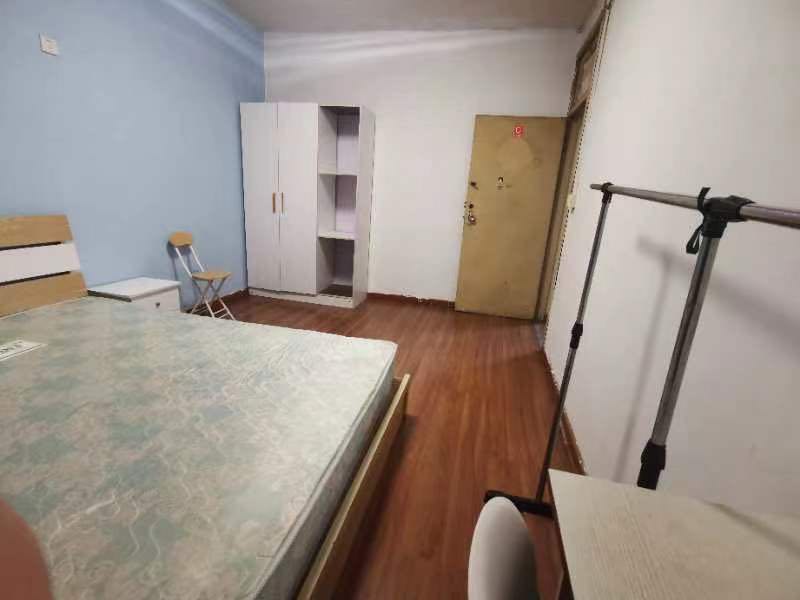 玉林九巷4号院 4居室 850元/月