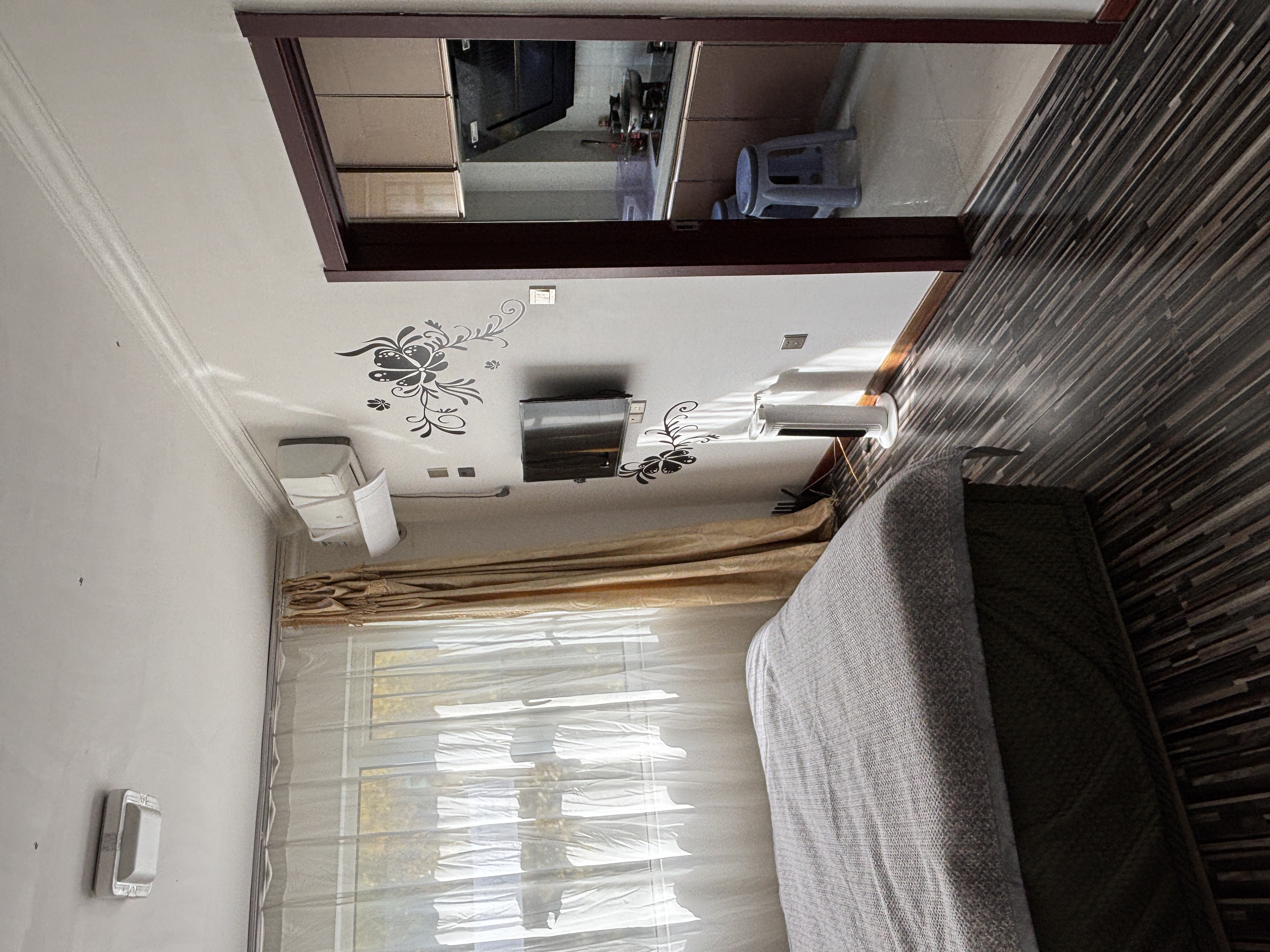 亚龙湾一号五号楼二楼二 1居室 800元/月