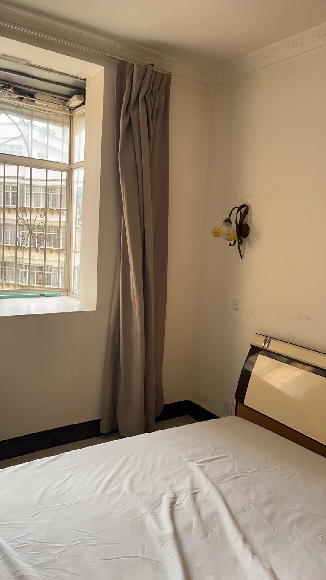 宝华豪庭门口 随时看房·