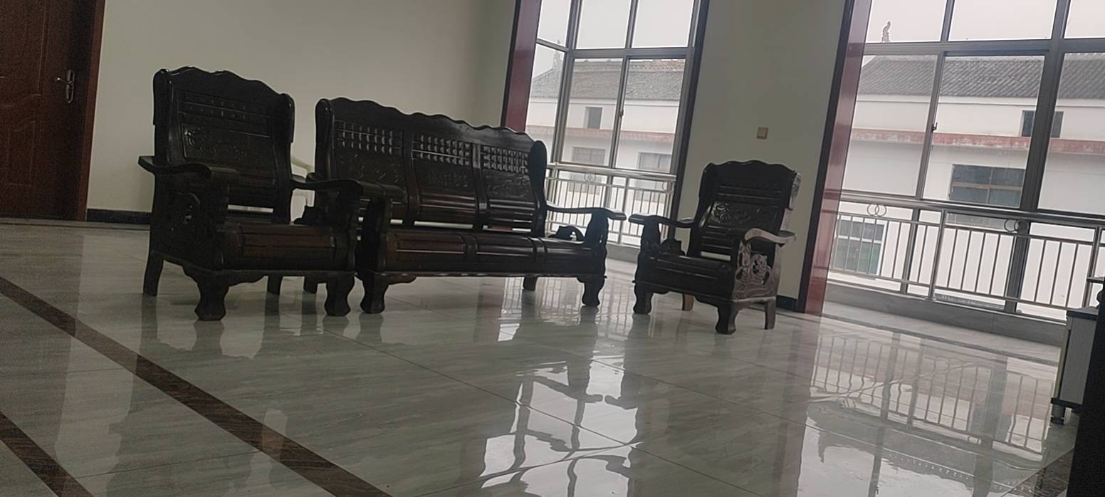 乐府湾小区西100米）