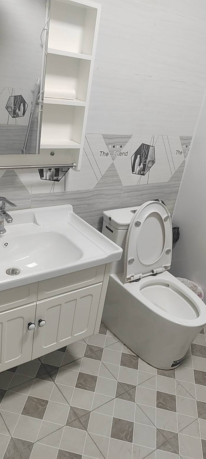 乐府湾小区西100米 随时看房·