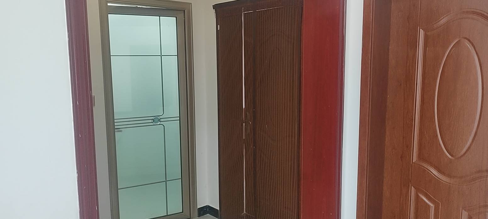 乐府湾小区西100米 随时看房·