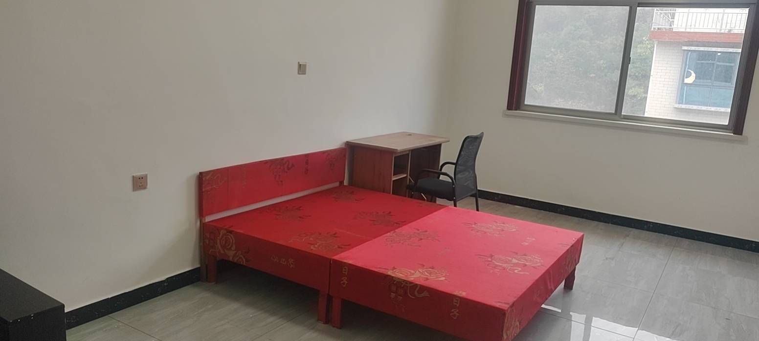 乐府湾小区西100米 随时看房·