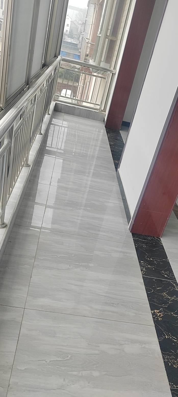 乐府湾小区西100米 随时看房·