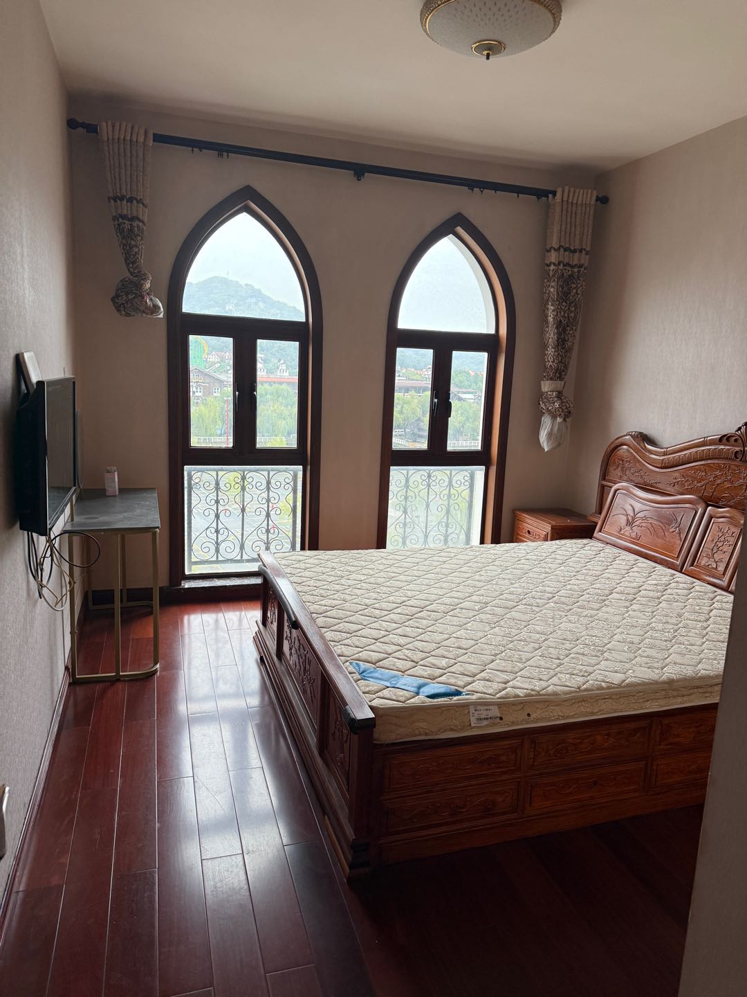 湖畔宽邸19幢 随时看房·