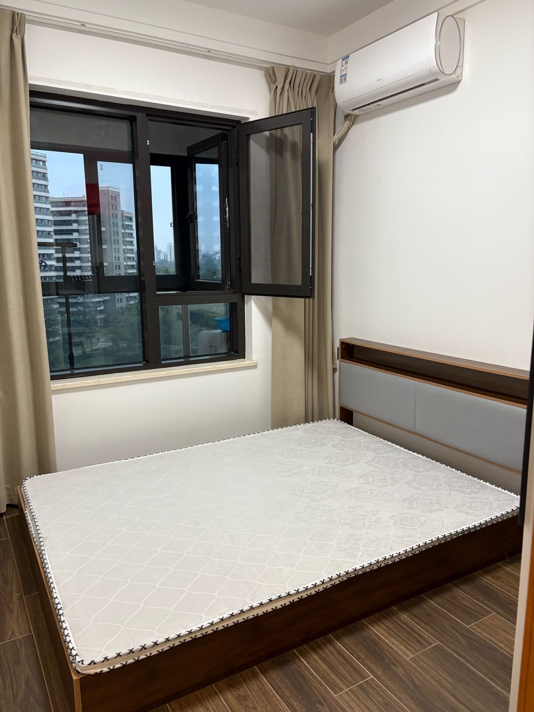 七彩澜湾小区 2居室 1500元/月