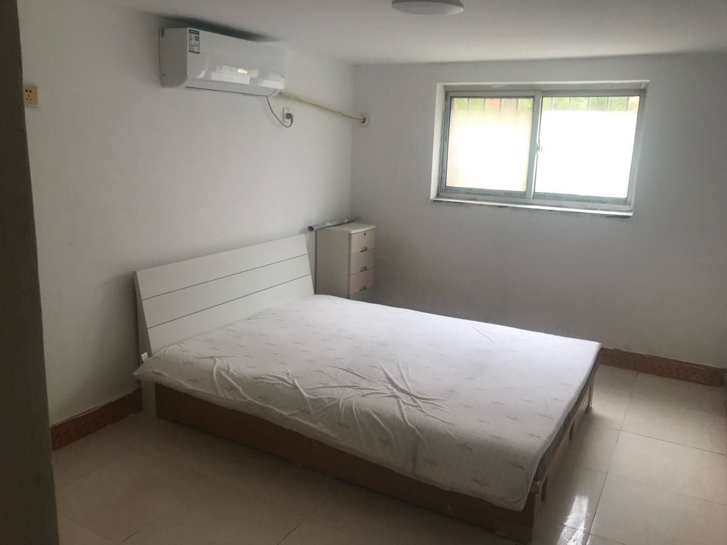 卧鹏小区 随时看房·