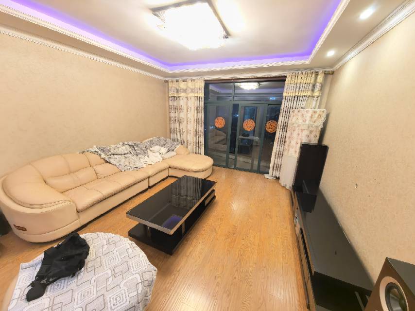 东和春天 3居室 700元/月