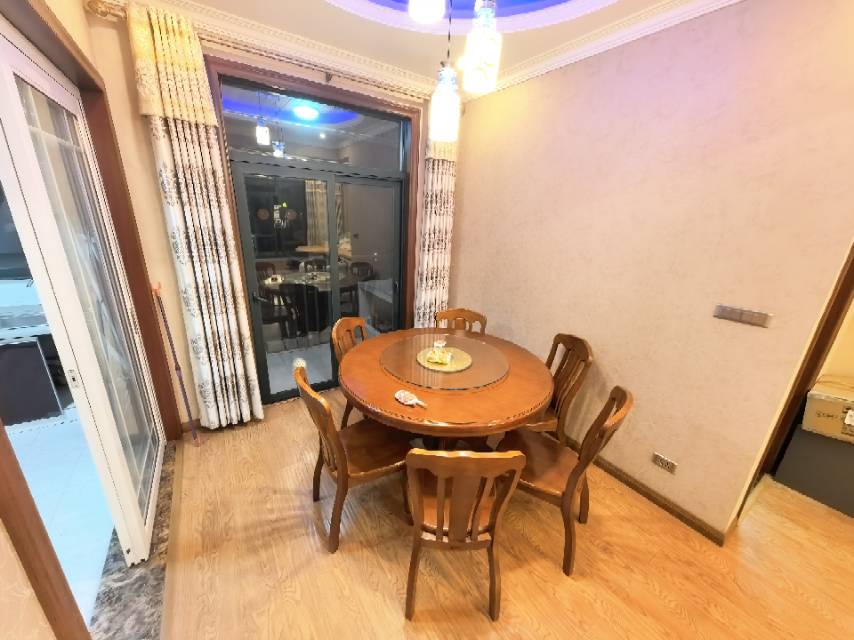 东和春天 随时看房·