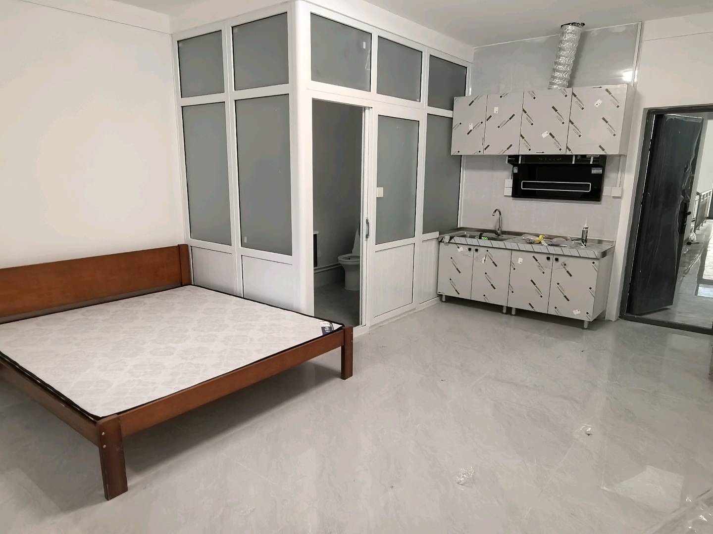 琉璃河务滋村西南角(村边)）