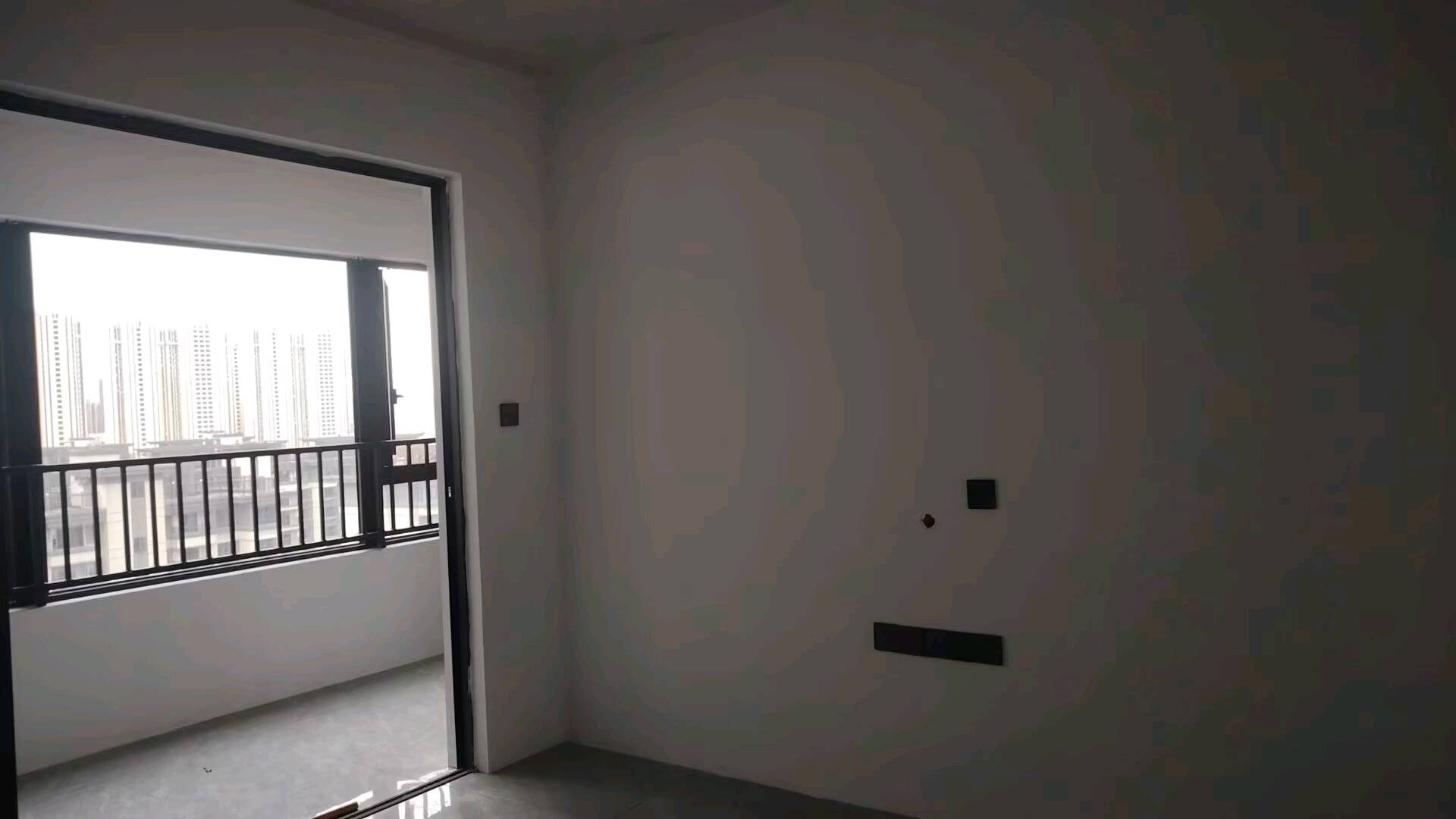 建发央著 随时看房·