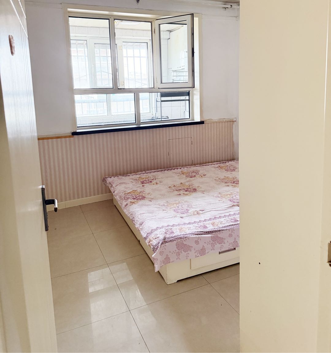 七一新民小区 随时看房·